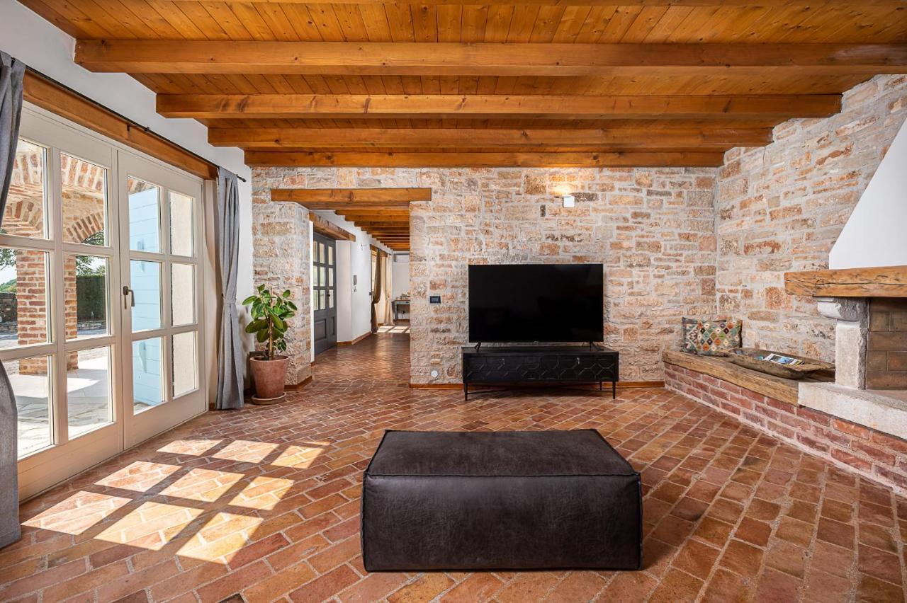 Villa Paolina With Hot Tub Višnjan エクステリア 写真